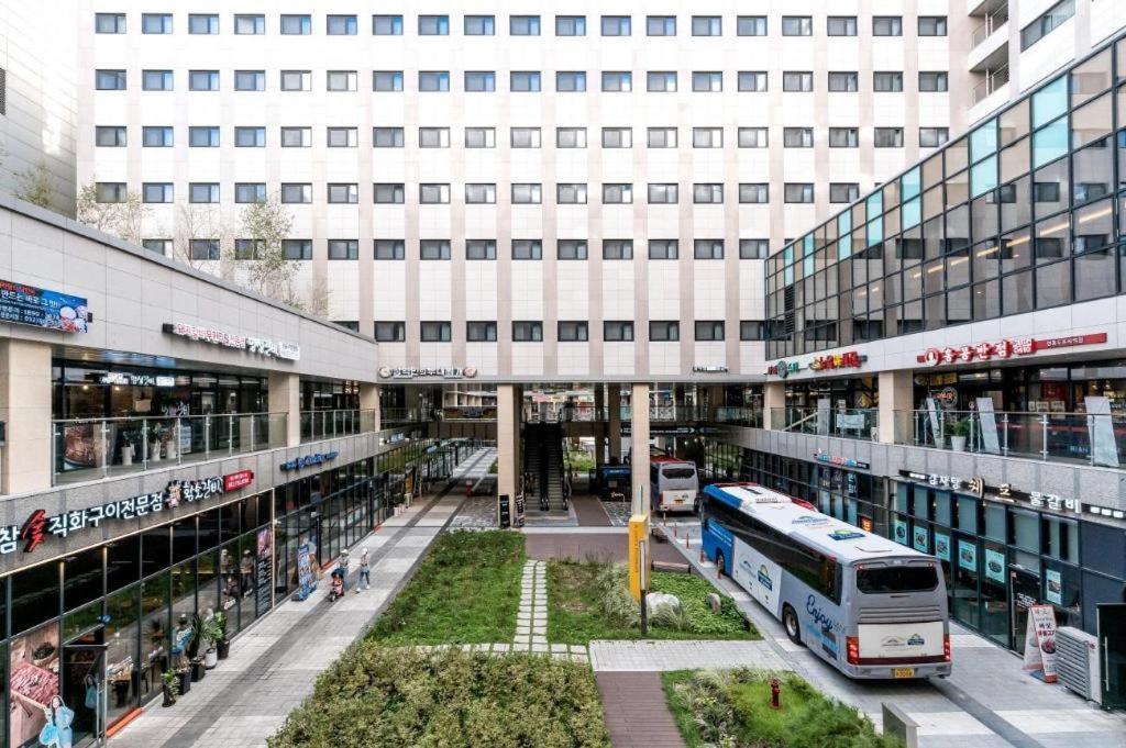 Howard Johnson By Wyndham Incheon Airport Exterior photo