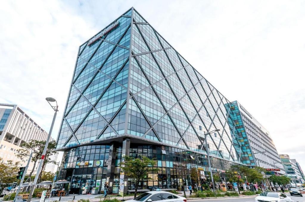 Howard Johnson By Wyndham Incheon Airport Exterior photo
