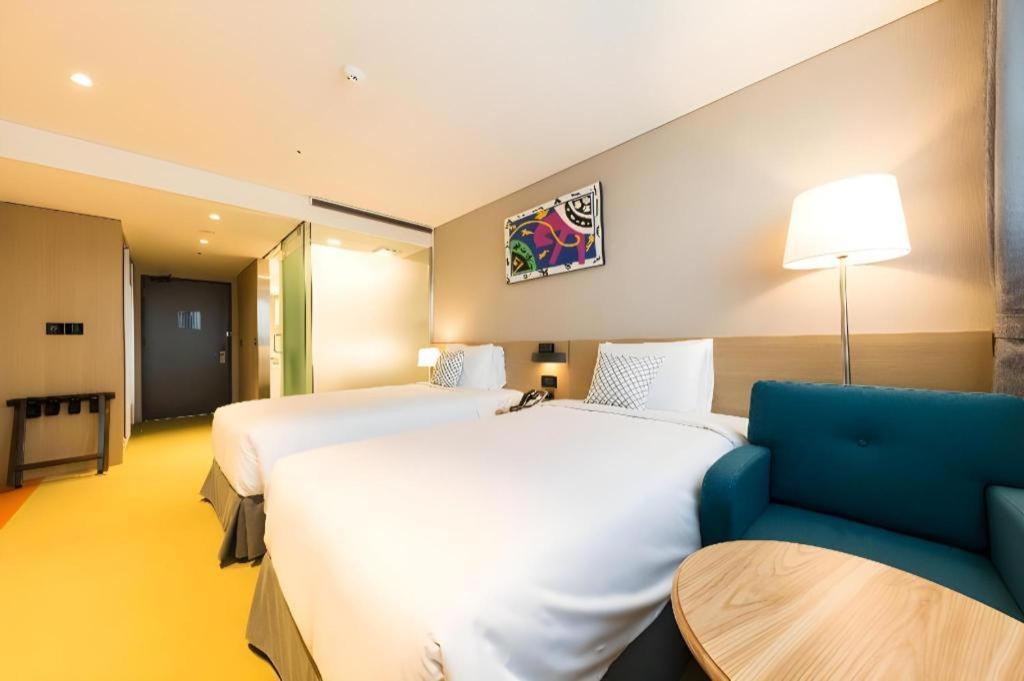 Howard Johnson By Wyndham Incheon Airport Exterior photo