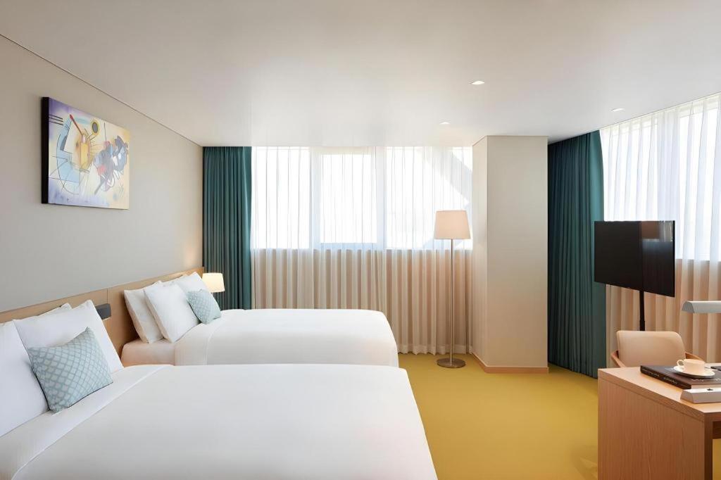 Howard Johnson By Wyndham Incheon Airport Exterior photo